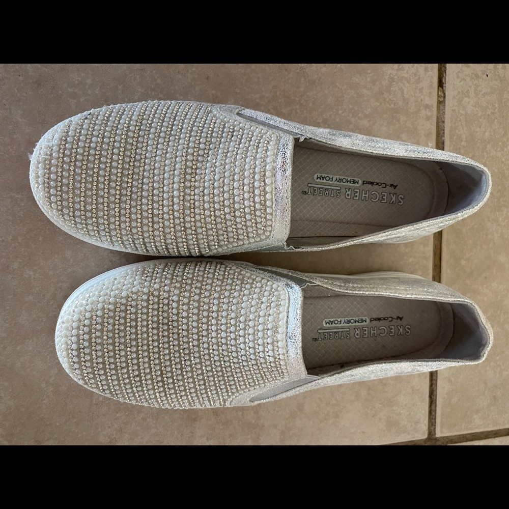 Size 6 Pearl/rhinestone sketchers